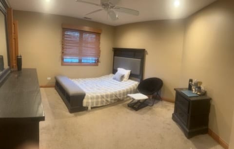 bedroom featuring baseboards, carpet floors, and a ceiling fan