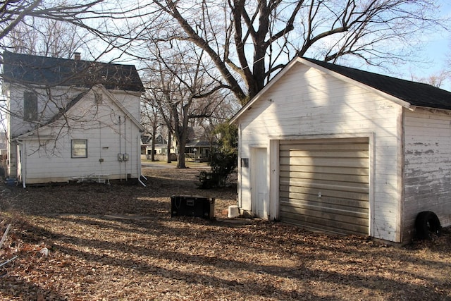 view of detached garage