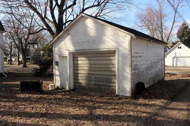 view of detached garage