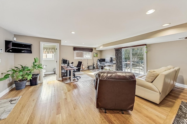 living room with light wood-style flooring, baseboards, and recessed lighting