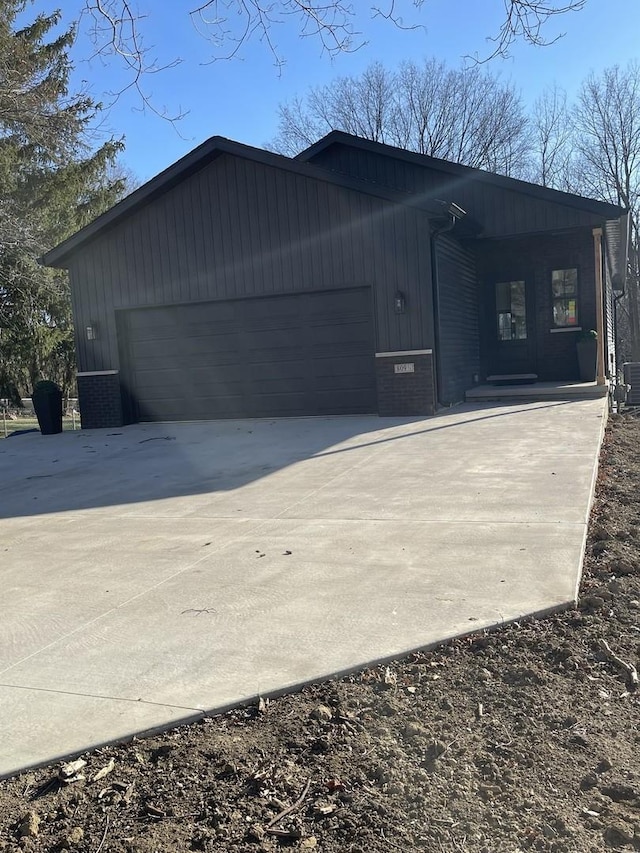 view of front of property featuring a garage and concrete driveway