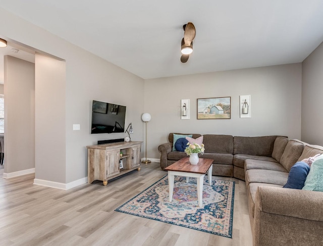 living room with light wood-type flooring and baseboards