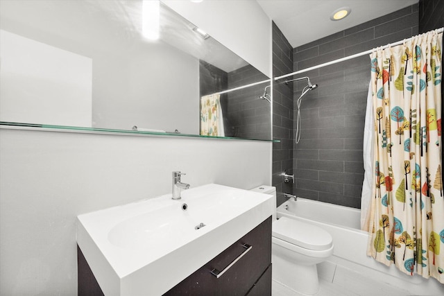 full bath featuring shower / tub combo with curtain, vanity, and toilet