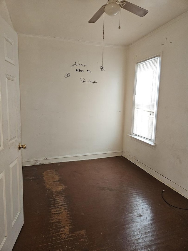 unfurnished room with dark wood-type flooring and a ceiling fan