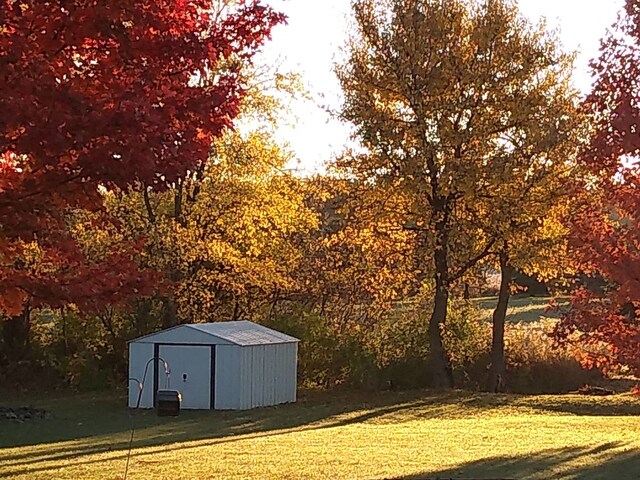 view of yard with an outbuilding and a shed