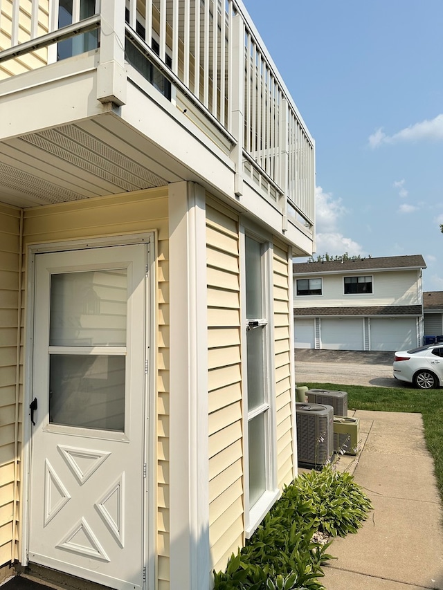 exterior space featuring a balcony