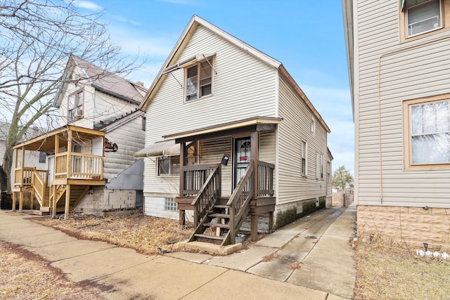 view of front of house featuring driveway