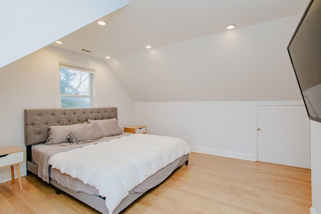 bedroom featuring lofted ceiling, light wood-style flooring, baseboards, and recessed lighting