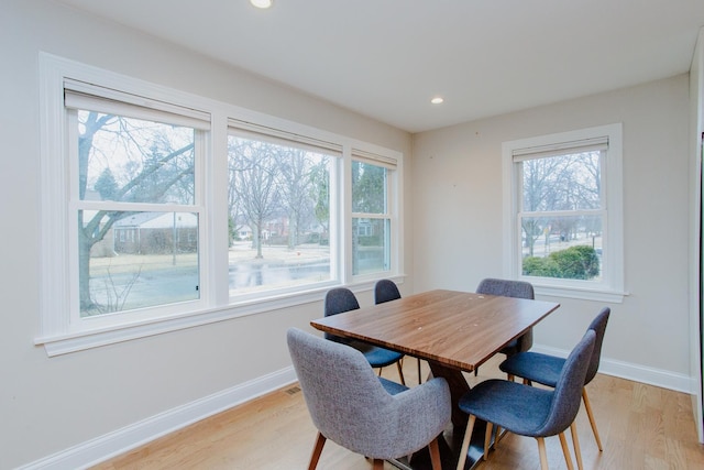 dining space featuring recessed lighting, light wood finished floors, and baseboards