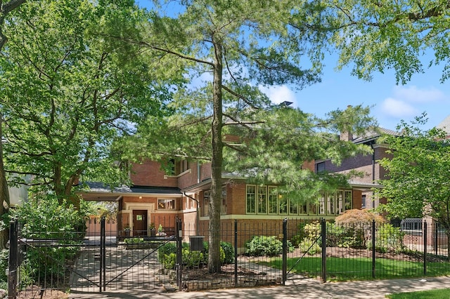 view of front of house featuring brick siding and a fenced front yard