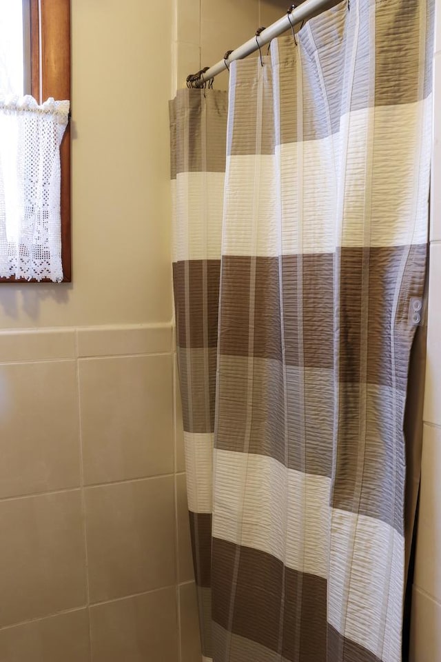 full bath featuring curtained shower and a heating unit