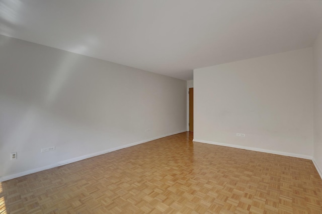401 S Grove Ave Unit 2F, Oak Park, IL 60302 - unfurnished room featuring baseboards