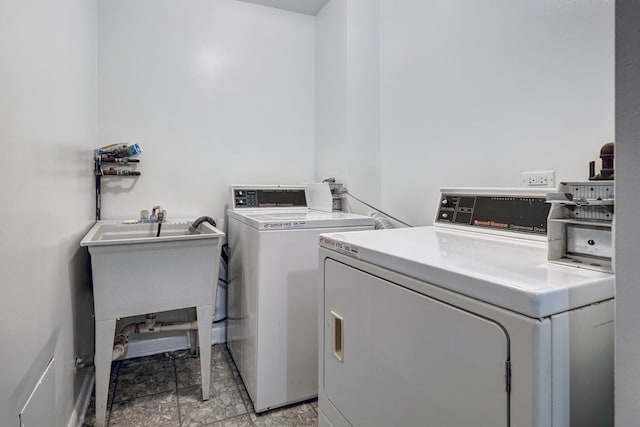 401 S Grove Ave Unit 2F, Oak Park, IL 60302 - laundry area with washing machine and clothes dryer