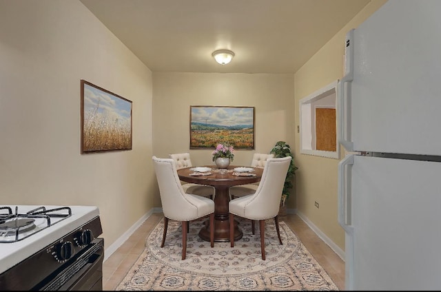 401 S Grove Ave Unit 2F, Oak Park, IL 60302 - dining area featuring baseboards