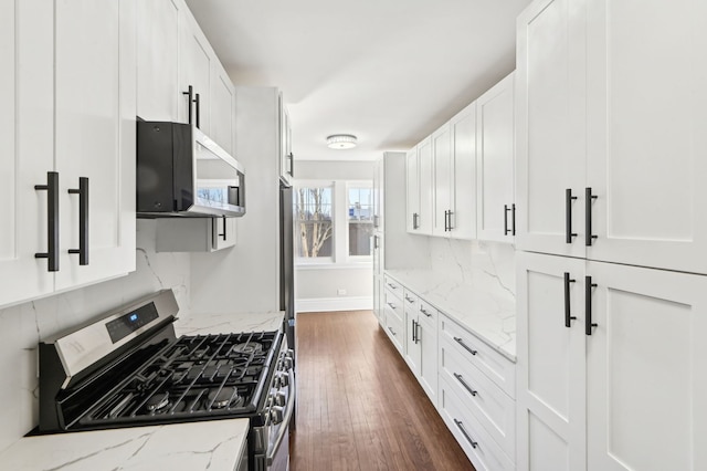 kitchen with stainless steel appliances, dark wood-style flooring, white cabinets, and backsplash