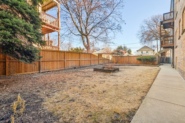 view of yard featuring fence