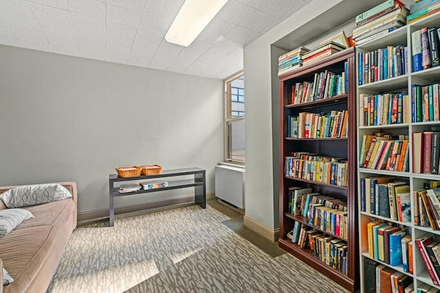 living area with carpet flooring and baseboards