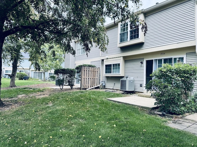 view of yard featuring central AC