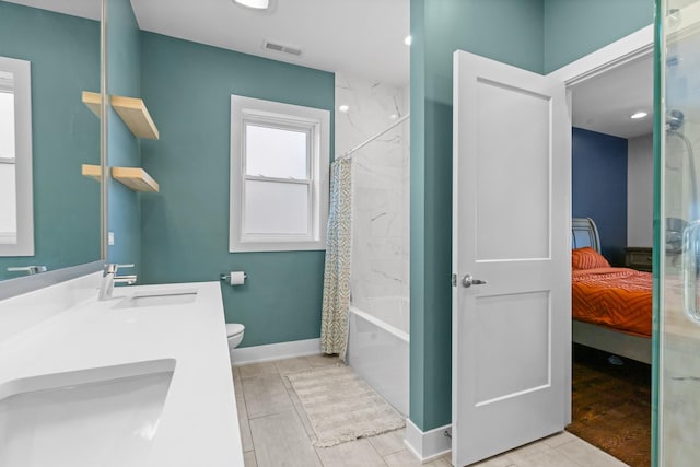 full bathroom featuring visible vents, baseboards, toilet, shower / bath combo, and ensuite bathroom