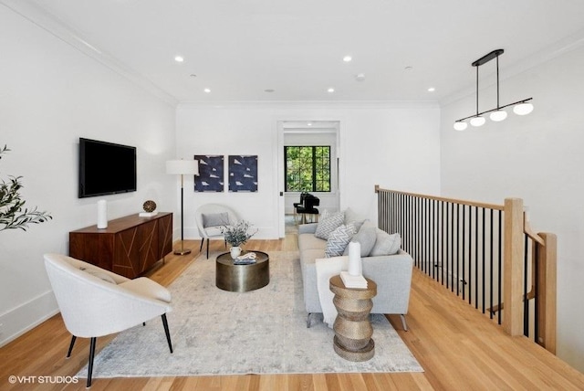 living area with recessed lighting, crown molding, baseboards, and wood finished floors