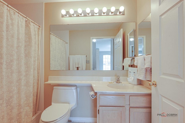 full bath with toilet, a shower with shower curtain, and vanity