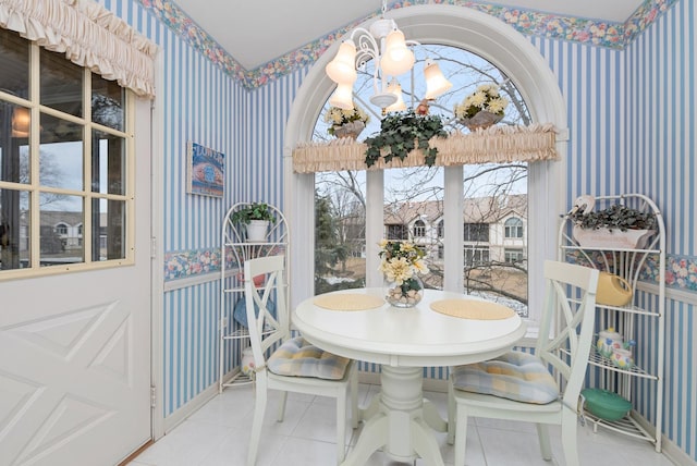 sunroom / solarium featuring an inviting chandelier