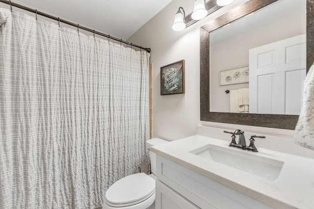 full bath with curtained shower, toilet, and vanity