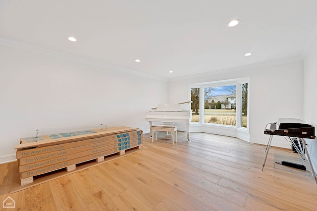 misc room featuring crown molding, recessed lighting, wood finished floors, and baseboards