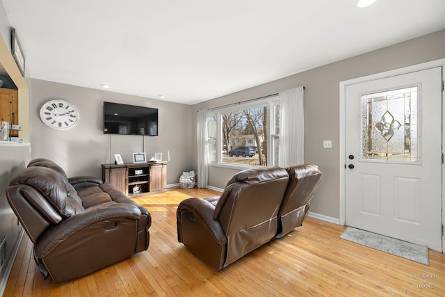 living room featuring light wood finished floors, baseboards, and recessed lighting