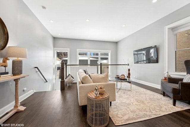 living area featuring recessed lighting, wood finished floors, and baseboards