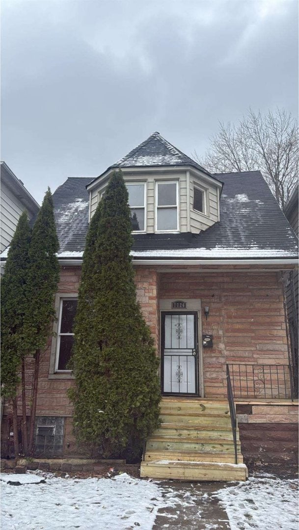 view of front of house with entry steps