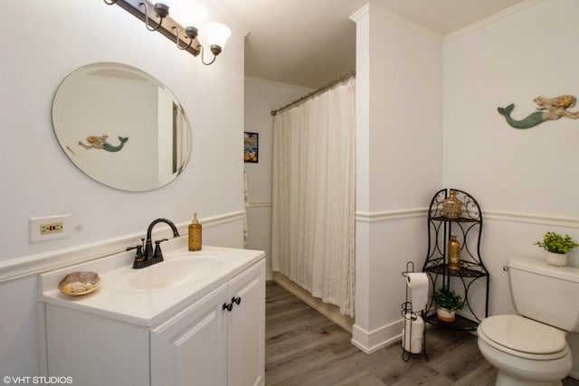 full bath featuring toilet, a shower with curtain, wood finished floors, crown molding, and vanity