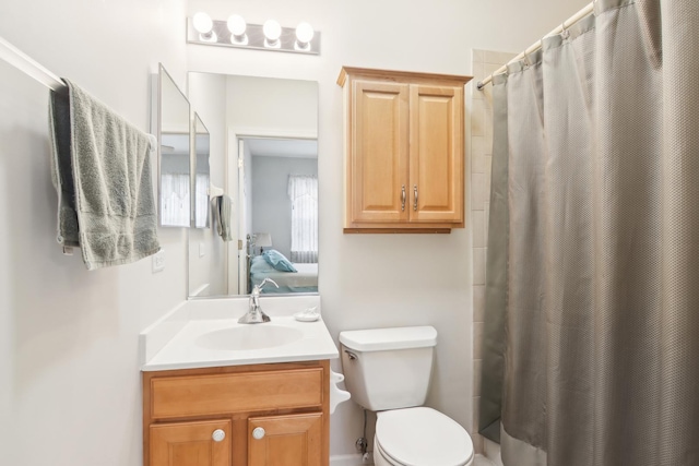 ensuite bathroom featuring a shower with shower curtain, connected bathroom, vanity, and toilet