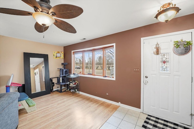 foyer featuring visible vents, baseboards, light wood-style floors, and ceiling fan