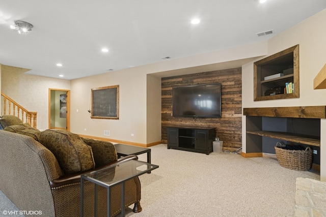 living area featuring baseboards, visible vents, recessed lighting, and carpet