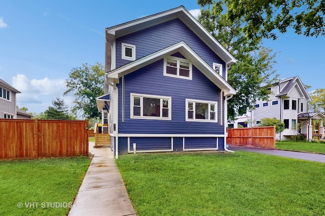 view of front facade with a front yard and fence