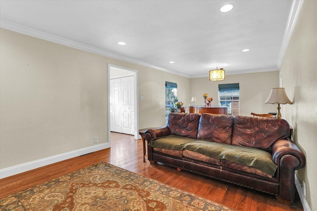 living area featuring recessed lighting, wood finished floors, baseboards, and ornamental molding