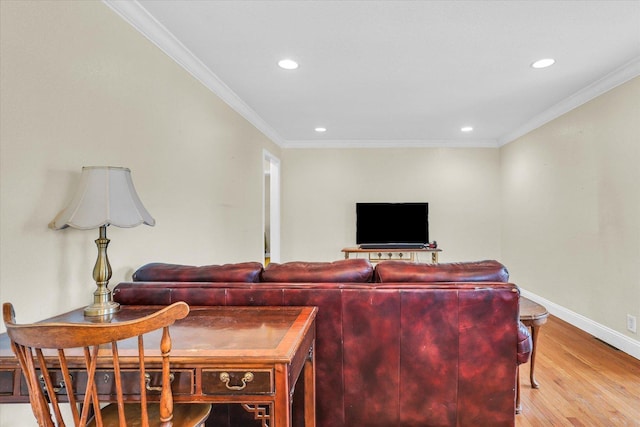 living area with crown molding, recessed lighting, wood finished floors, and baseboards