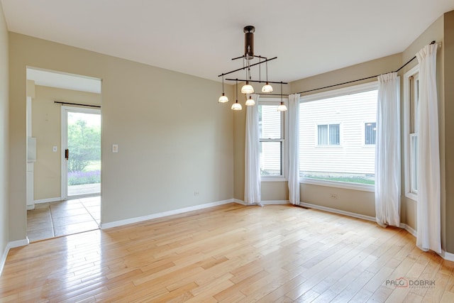 621 Raintree Rd, Buffalo Grove, IL 60089 - unfurnished room featuring light wood-style flooring and a chandelier