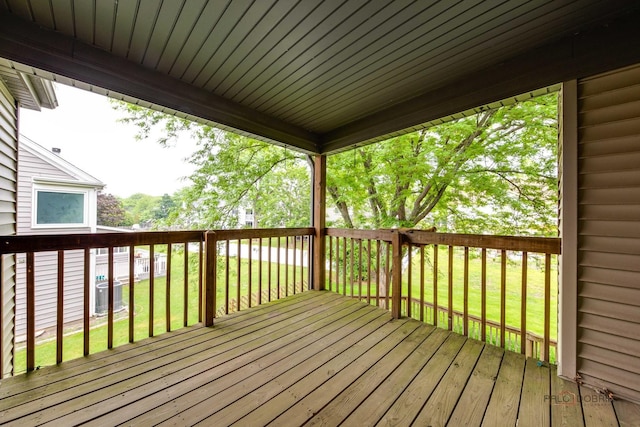 621 Raintree Rd, Buffalo Grove, IL 60089 - wooden deck featuring a yard