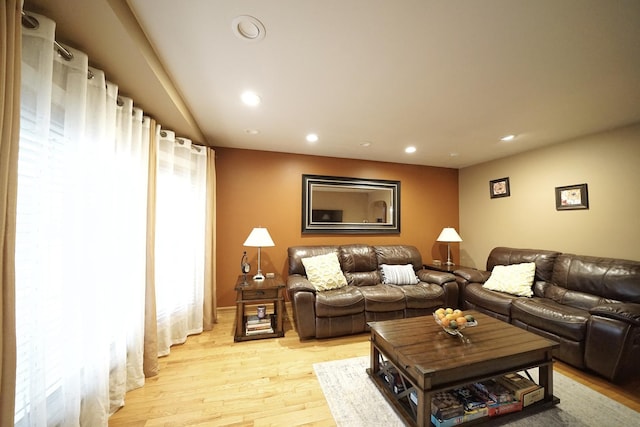 living area featuring light wood finished floors, a wealth of natural light, and recessed lighting