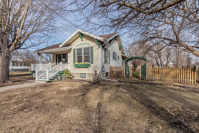 view of front of property featuring a porch and fence