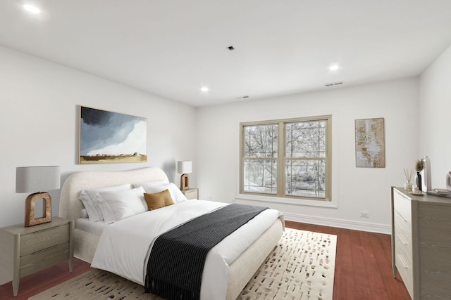 bedroom with hardwood / wood-style flooring, baseboards, visible vents, and recessed lighting