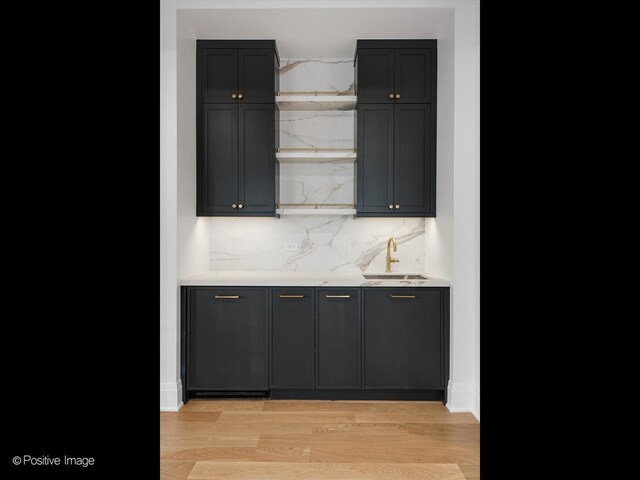 2832 N Racine Ave Unit 1E, Chicago, IL 60657 - unfurnished room featuring ornamental molding, baseboards, light wood-style floors, and plenty of natural light