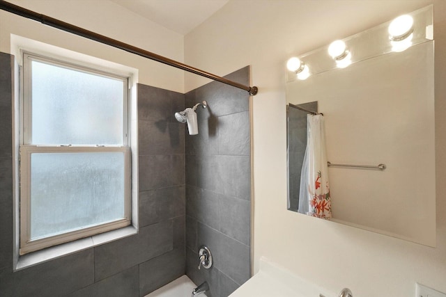 bathroom featuring shower / tub combo