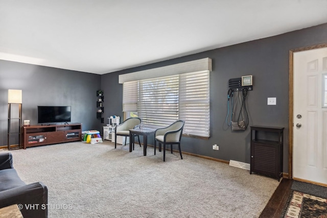 living area with carpet floors and baseboards