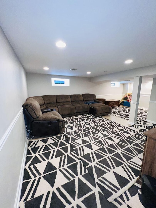 living area featuring carpet flooring and recessed lighting