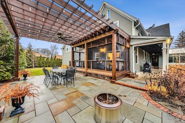 view of patio with an outdoor fire pit, a ceiling fan, a pergola, and outdoor dining space