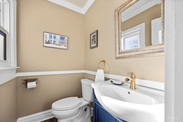 half bath with vanity, toilet, and crown molding