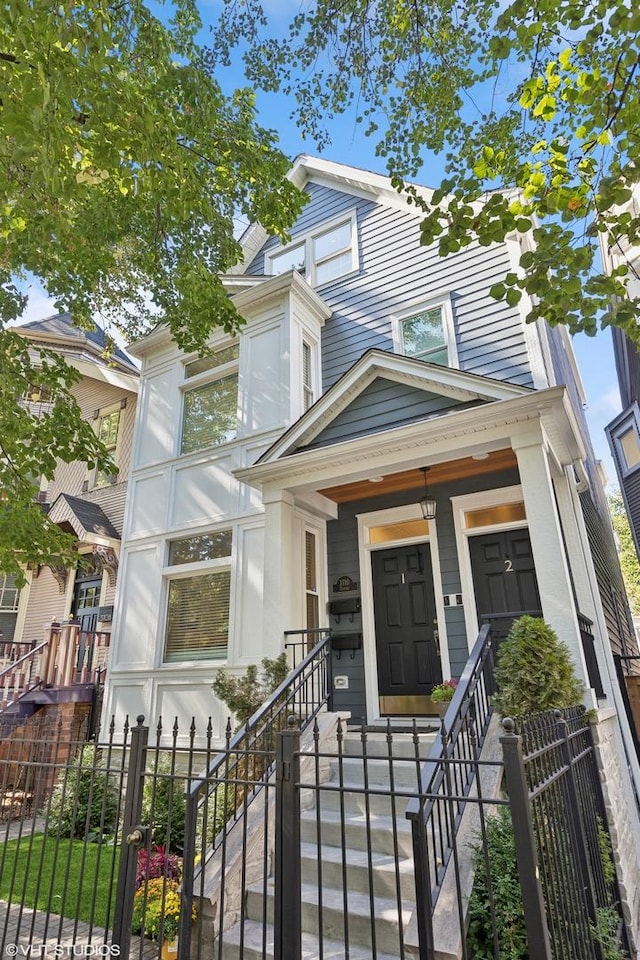 view of front of home with a fenced front yard